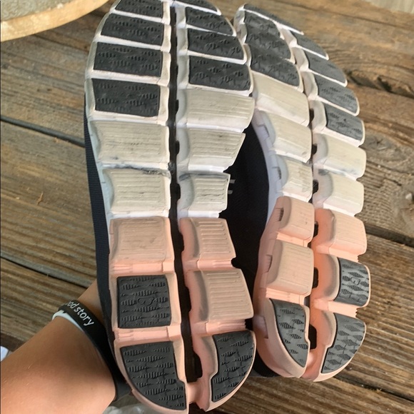 On Running Women's Black and Gray Running Shoes - Picture 2 of 3